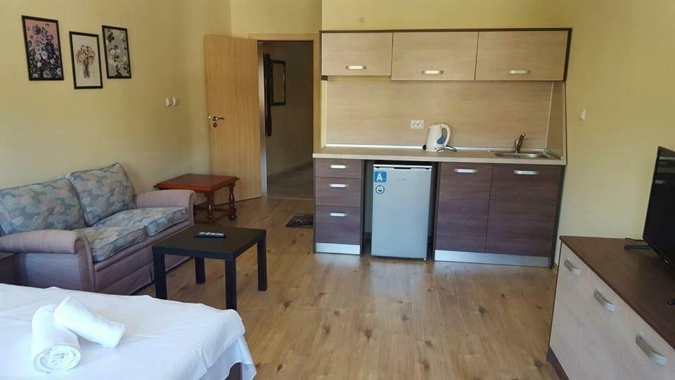 Часовника Hotel Trjavna Kültér fotó
