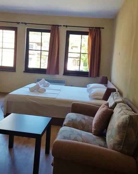 Часовника Hotel Trjavna Kültér fotó